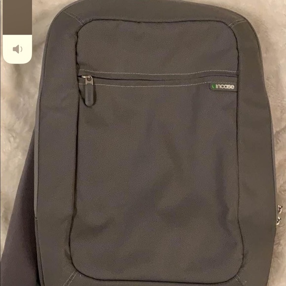 InCase laptop cross body bag - Picture 2 of 3